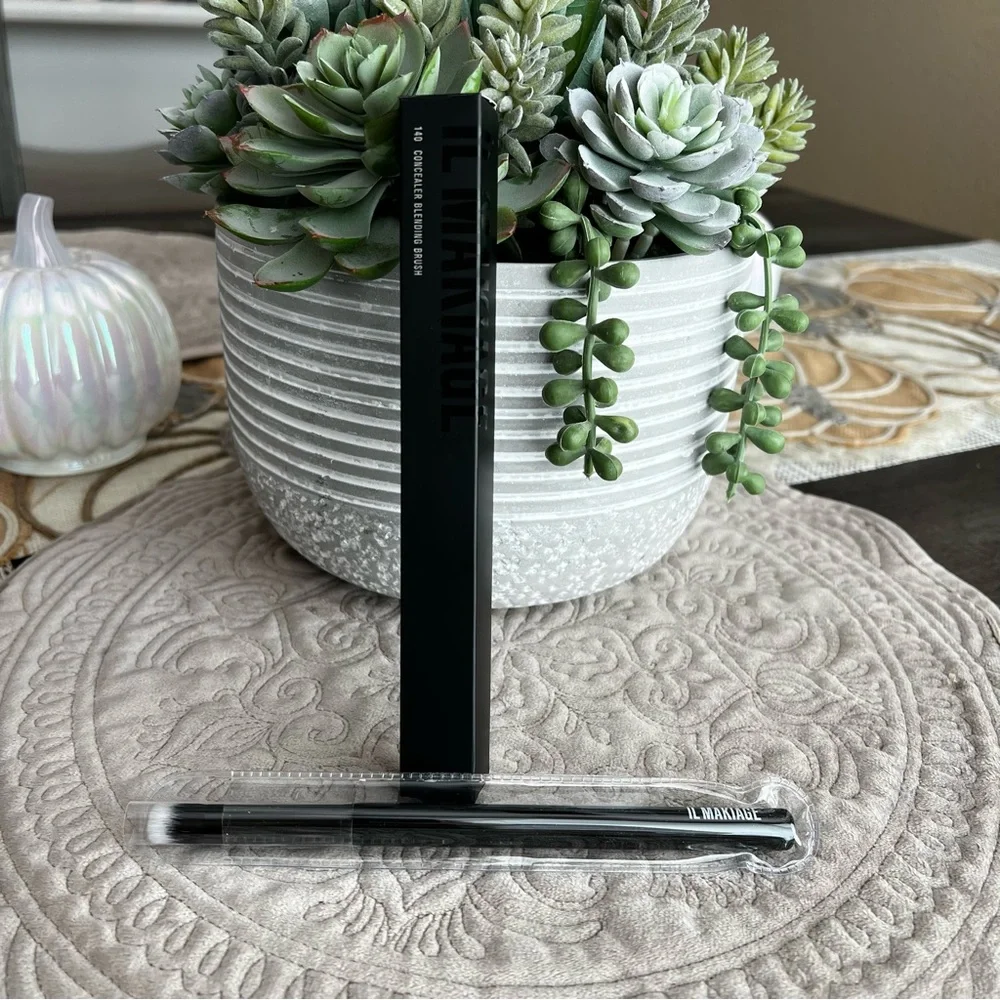 IL MAKIAGE Concealer Blending Brush #140 NIB